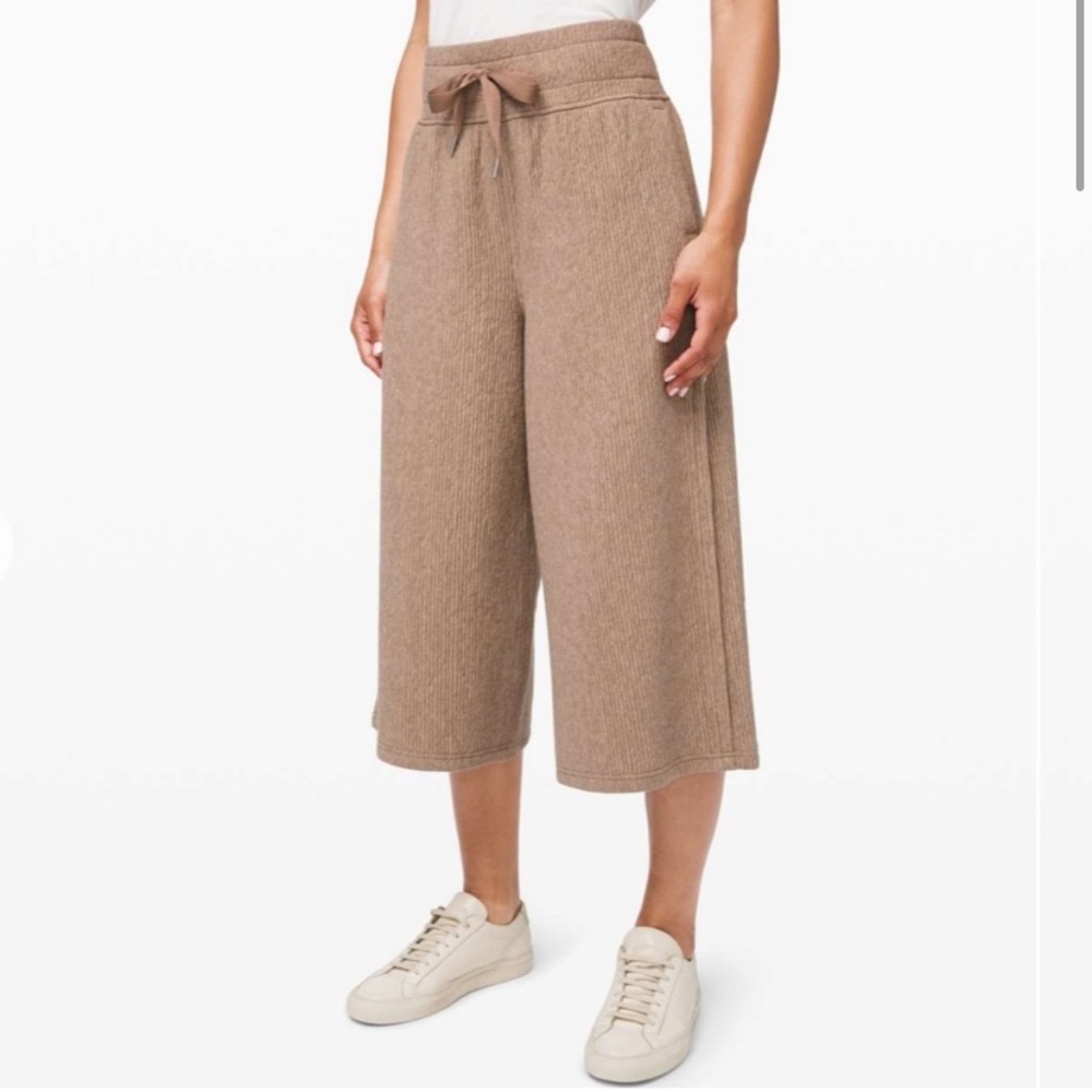 LULULEMON CROPPED WIDE LEG PANTS🤎